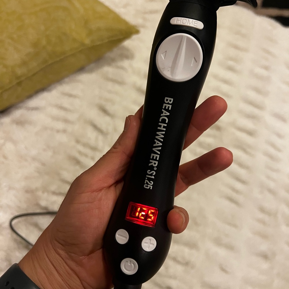 Beachwaver S1.25 rotating curling iron